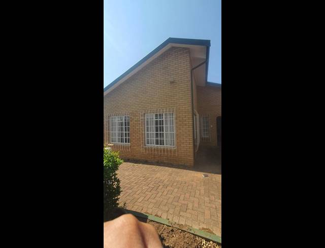 3 BEDROOM PROPERTY TO RENT IN LENNOXTON